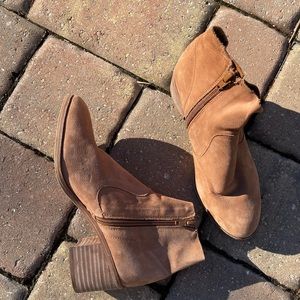 Gianni Bini Camel Leather Booties Size 6.5